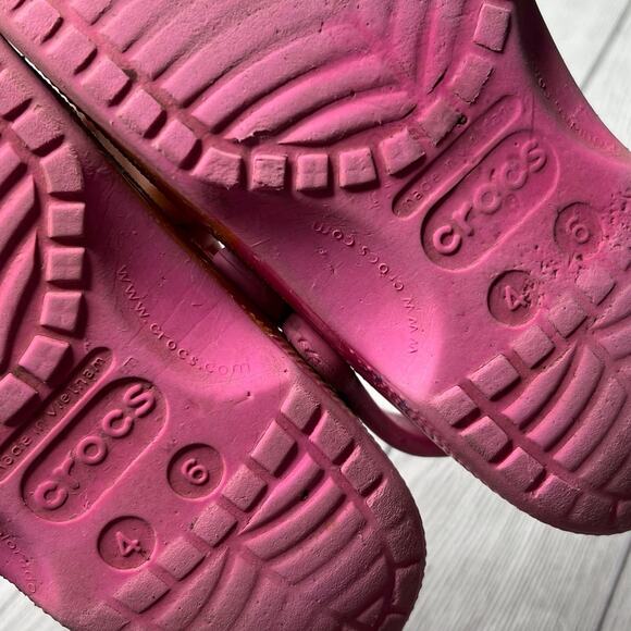 Crocs Classic Tie Dye Graphic Clog Electric Pink Multicolor Shoes Size 6 - Picture 8 of 8